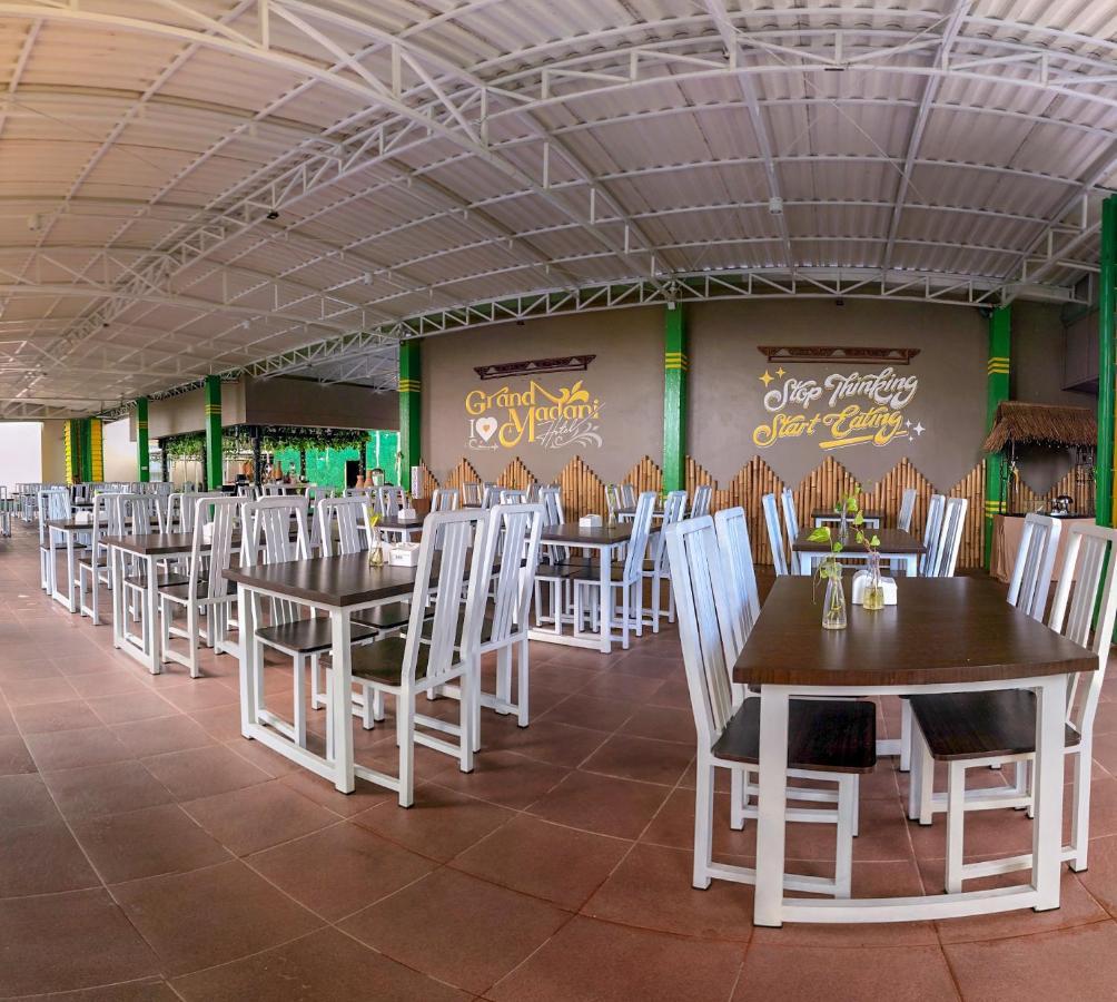 Grand Madani Hotel Mataram Exterior photo