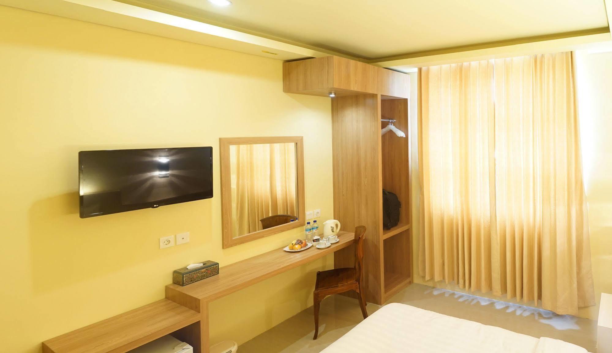 Grand Madani Hotel Mataram Exterior photo