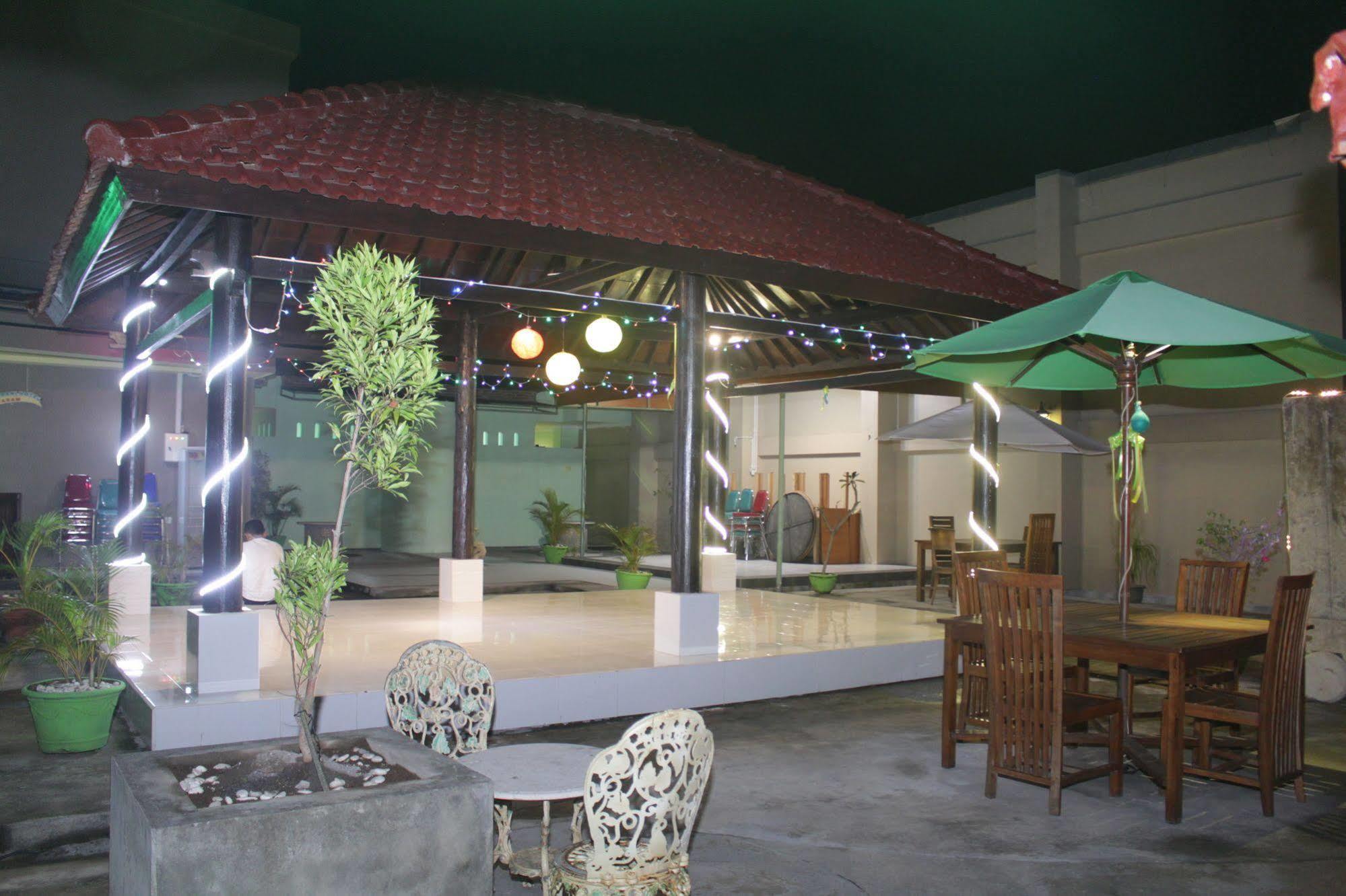 Grand Madani Hotel Mataram Exterior photo