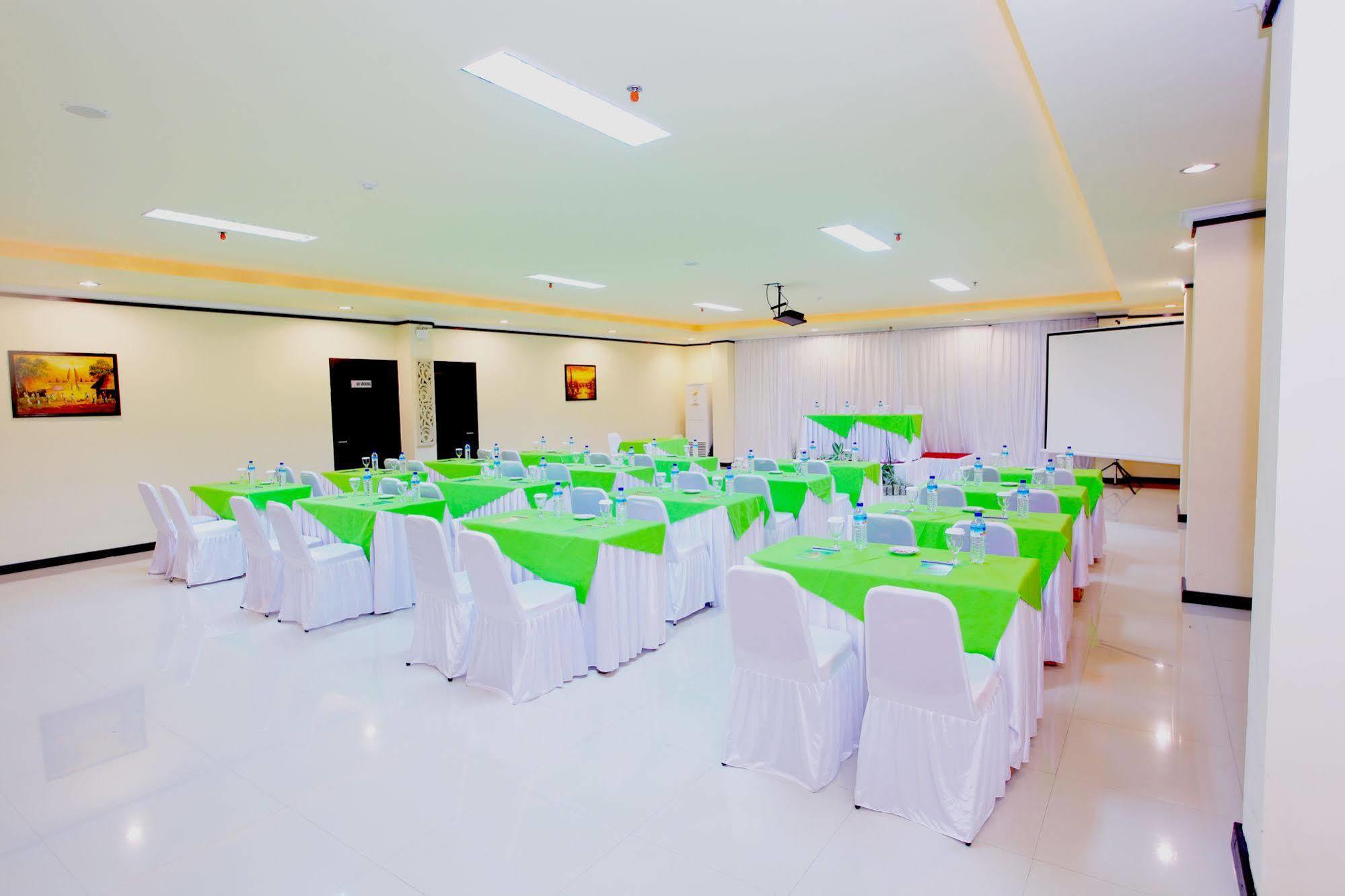 Grand Madani Hotel Mataram Exterior photo